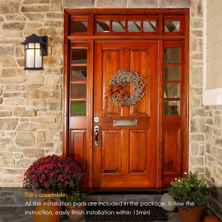 Декор входной двери снаружи частного дома
