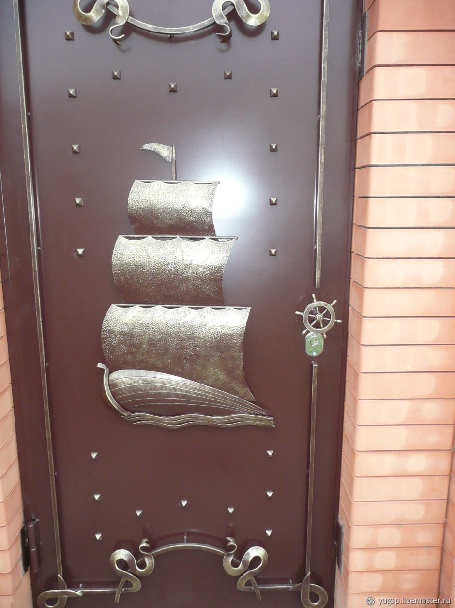 Декор входной двери
