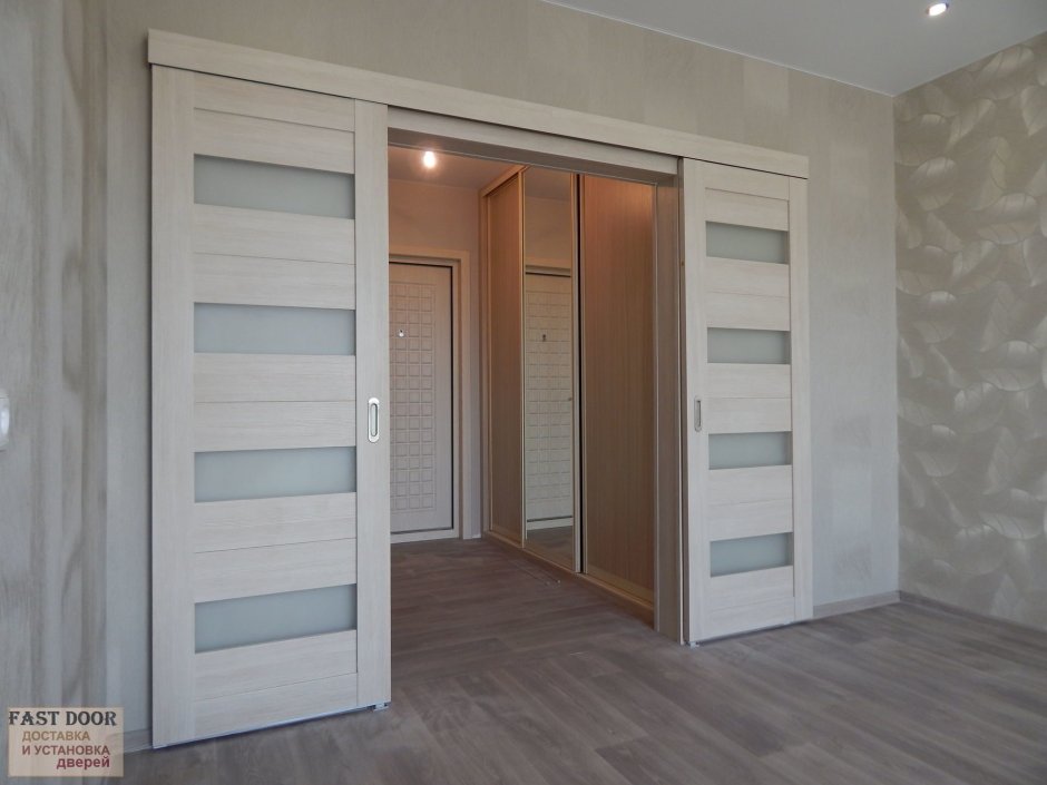 Двери в интерьере квартиры в современном стиле