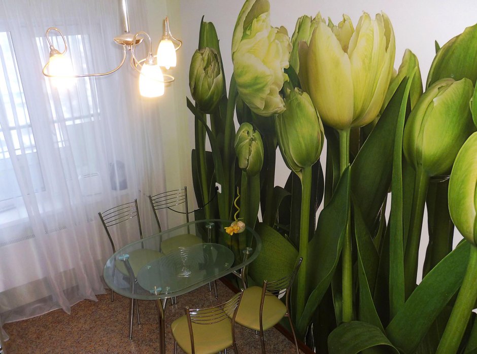 Фотообои тюльпаны в интерьере