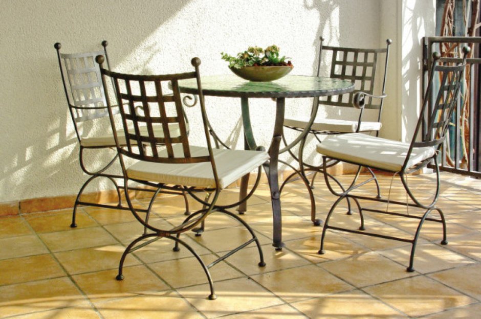 Кованые столы и стулья для кухни