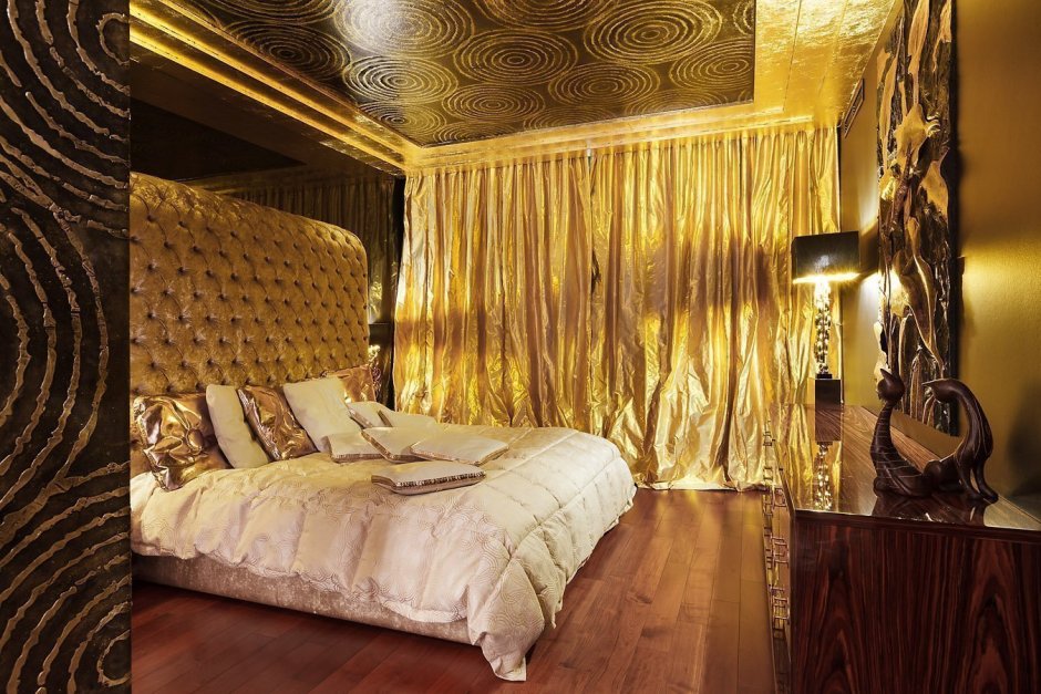 Спальня в золотистых тонах