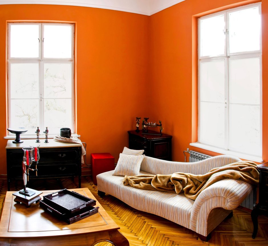 Оранжевые обои в квартире