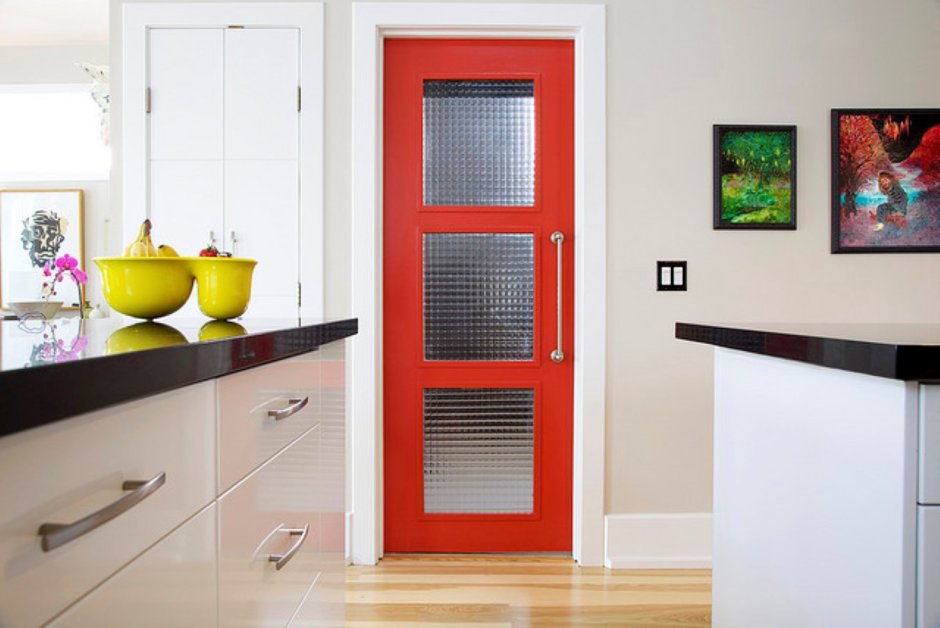 Выдвижная дверь на кухню