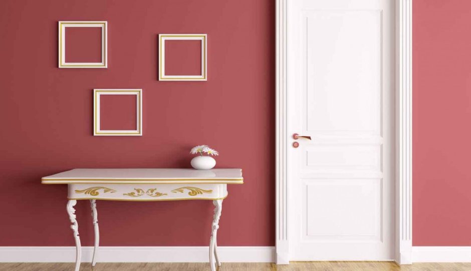 Цветные двери в интерьере