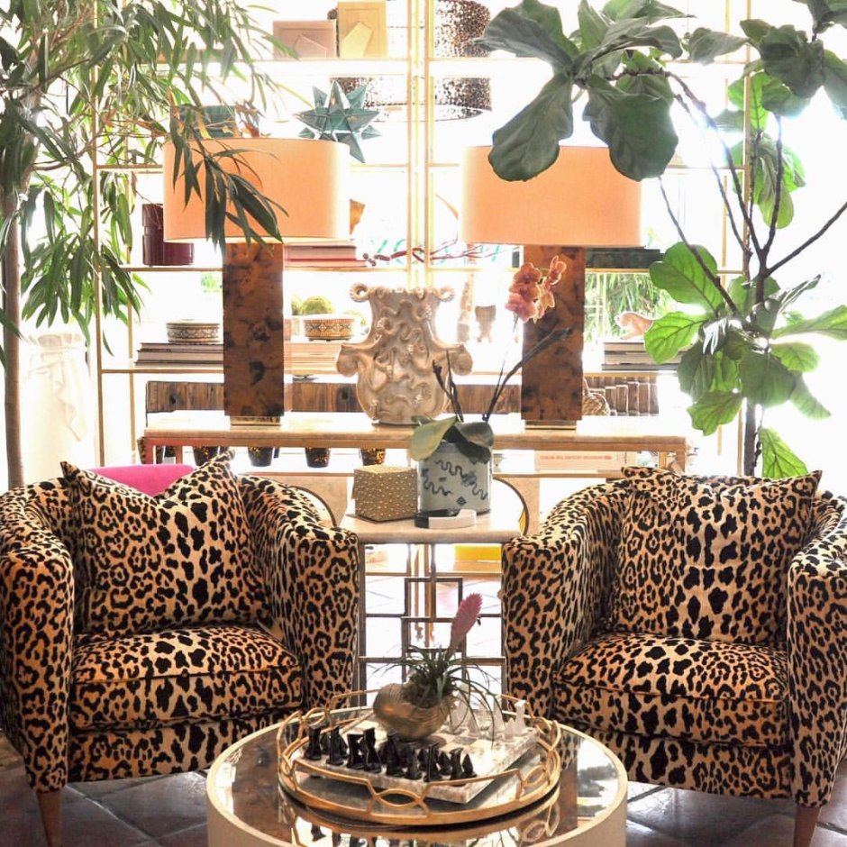 Леопардовый стилизованный принт в интерьере