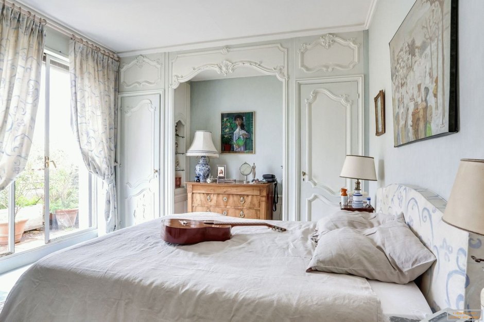 Парижский стиль в интерьере спальни