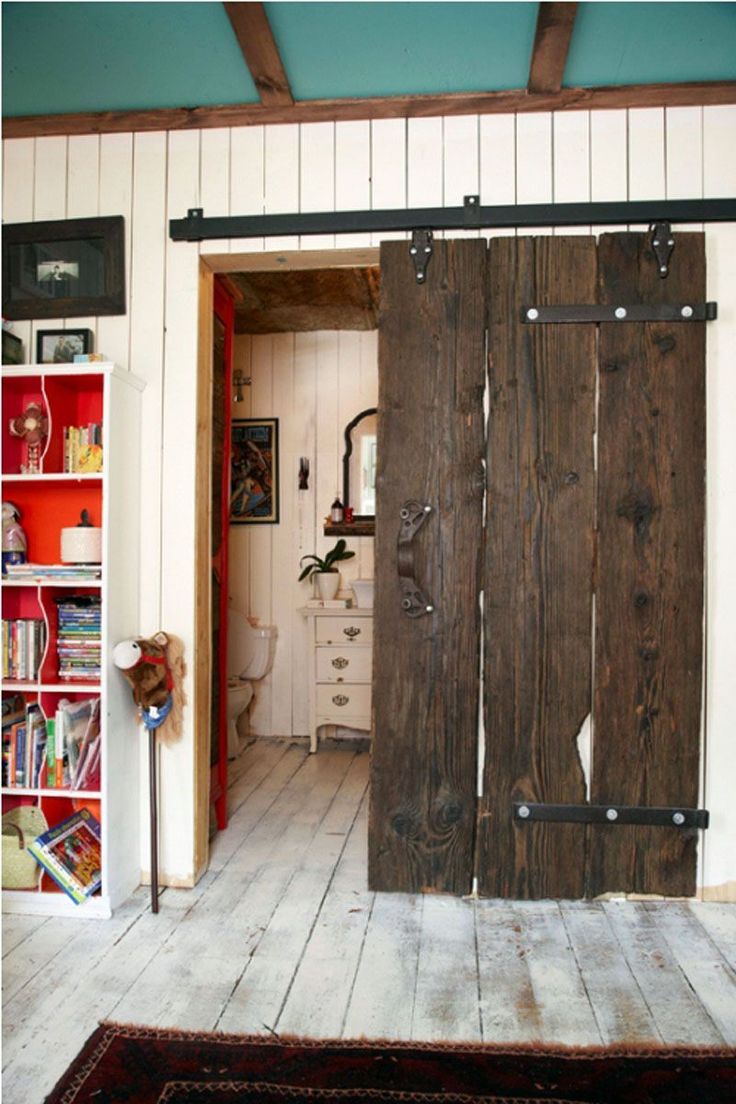 Раздвижная дверь в деревенском стиле