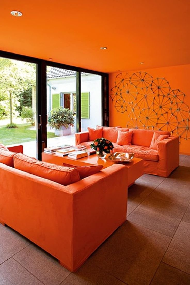 Интерьер гостиной оранжевый современный