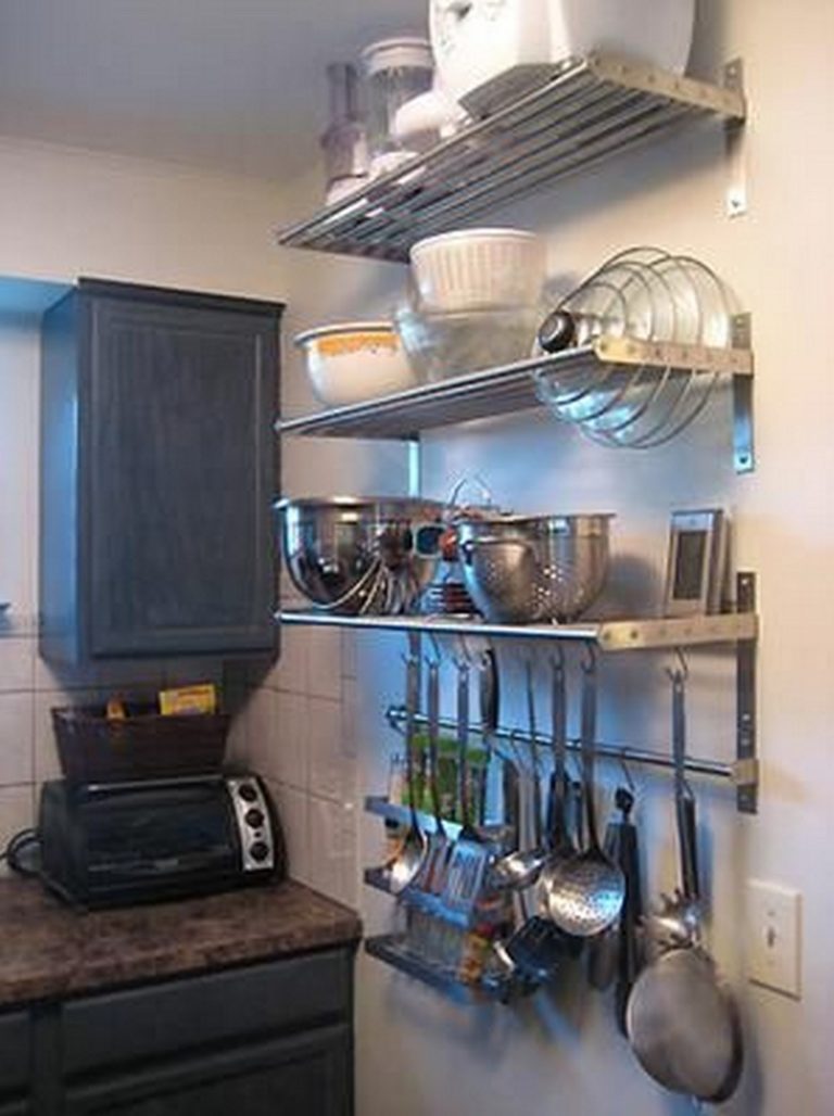 Вертикальное хранение на кухне