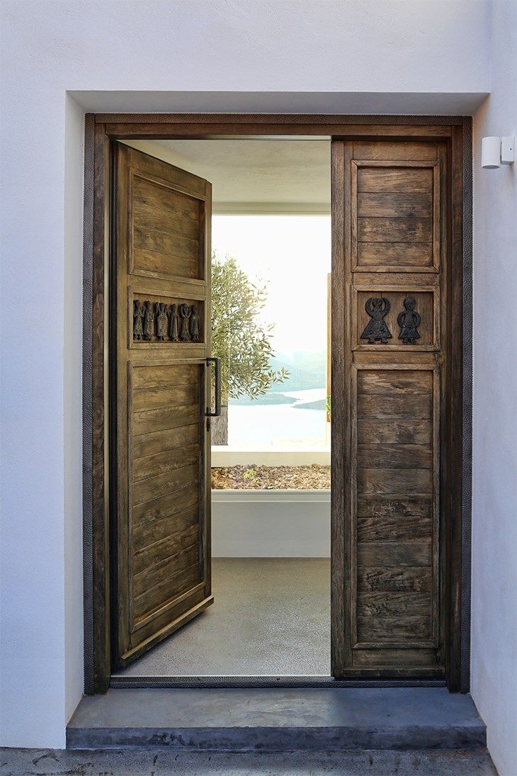Двери в средиземноморском стиле