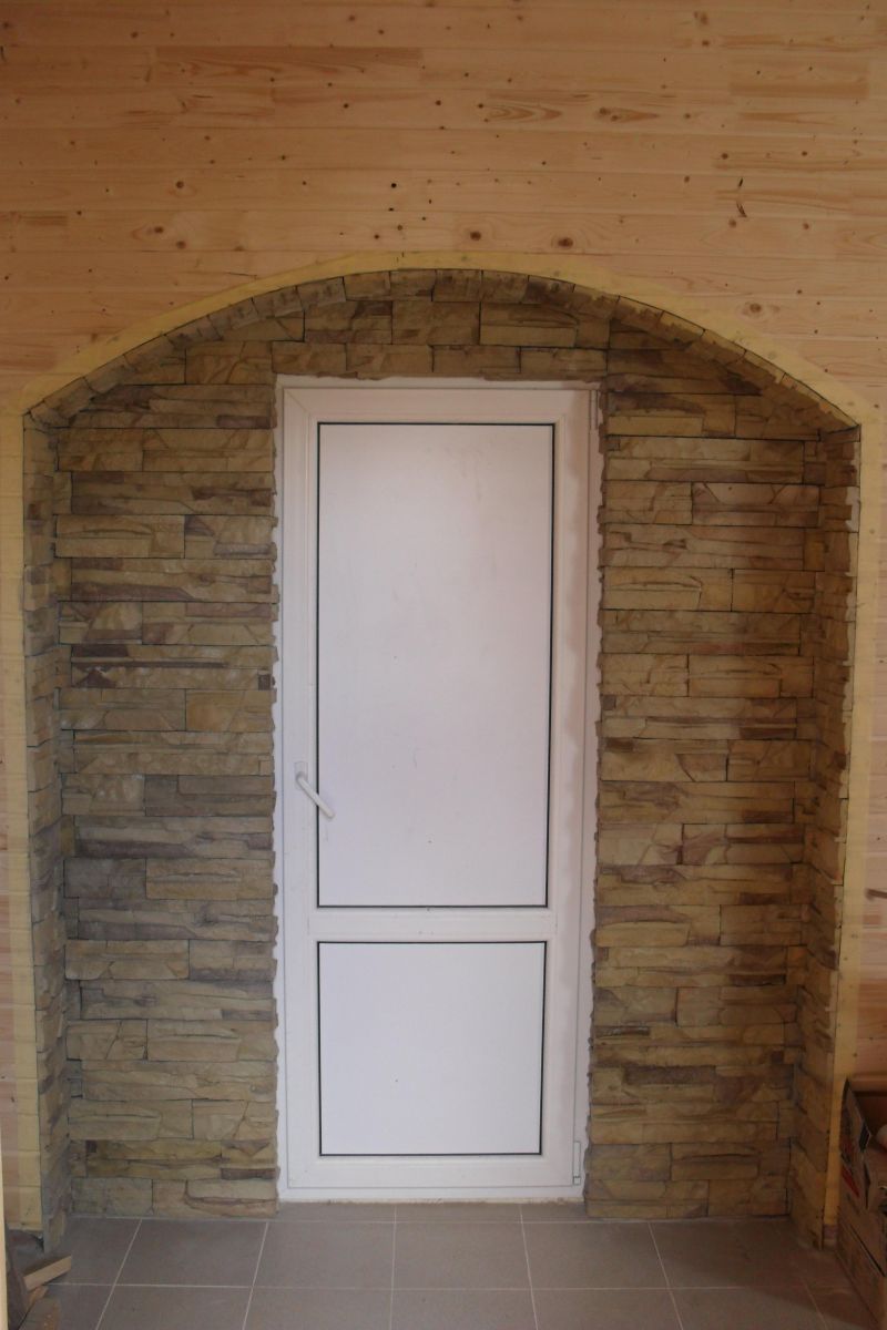 Декоративный кирпич для внутренней отделки дверного проема
