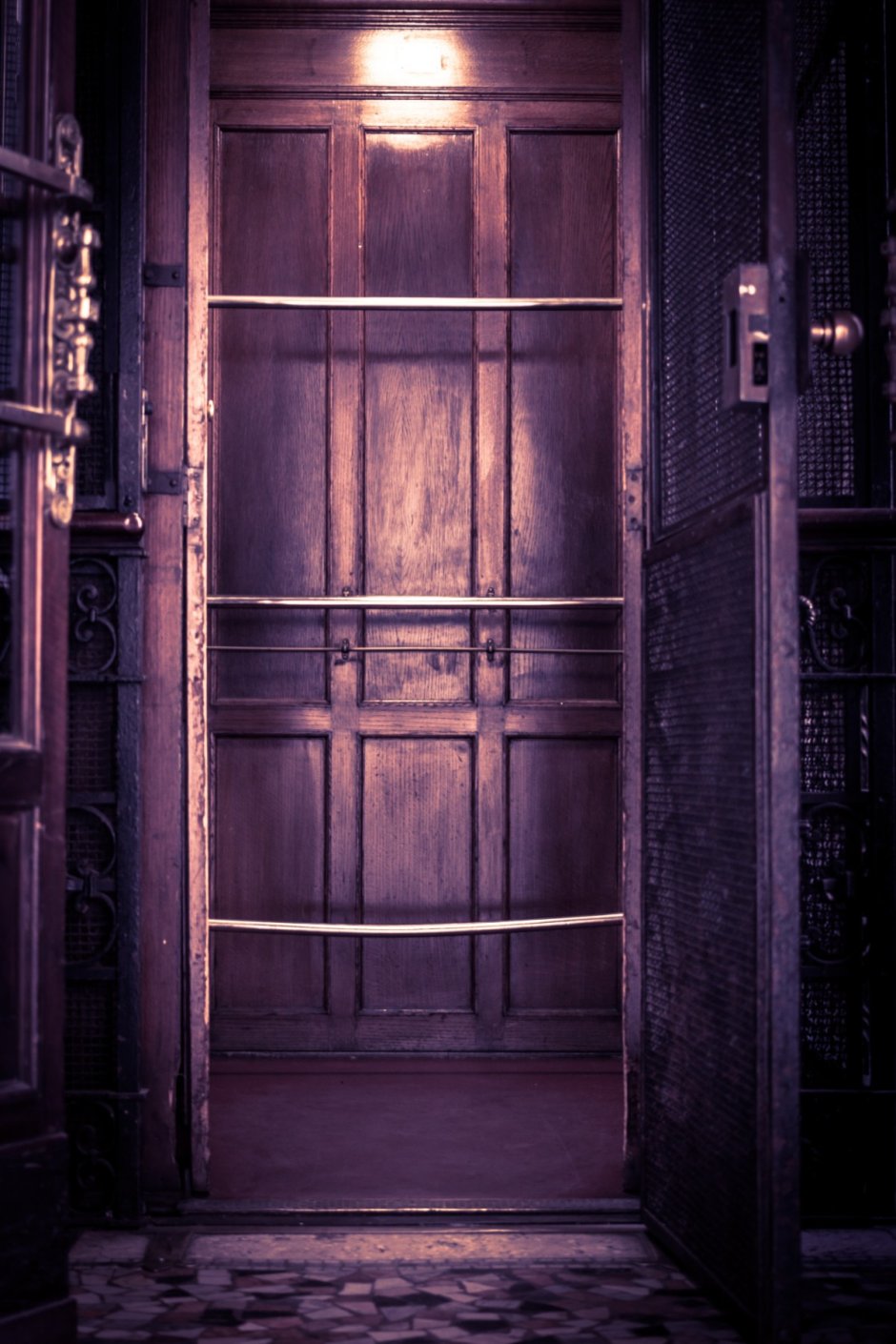 Таинственная дверь