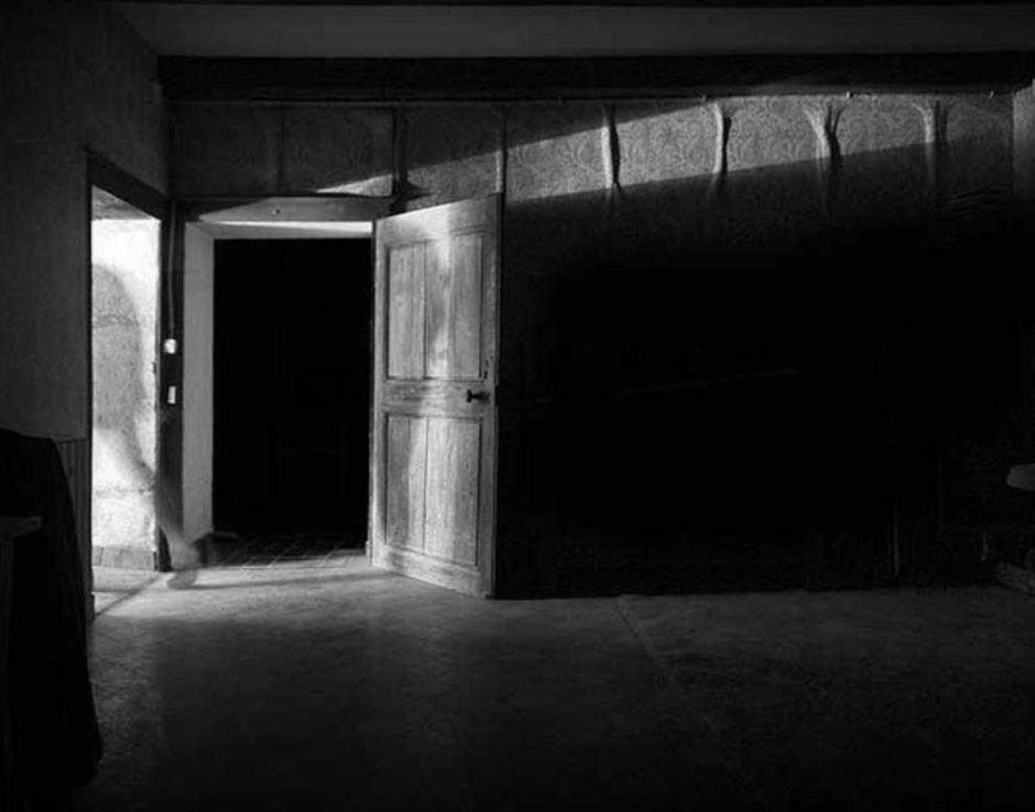 Дверь в темную комнату