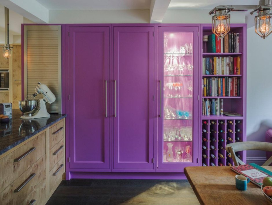 Фиолетовый шкаф в интерьере (90 фото)