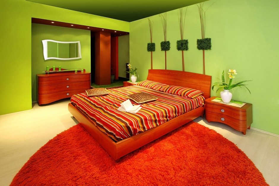 Красно зеленая спальня