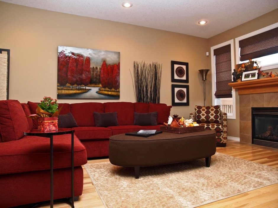Рыжий диван в интерьере гостиной