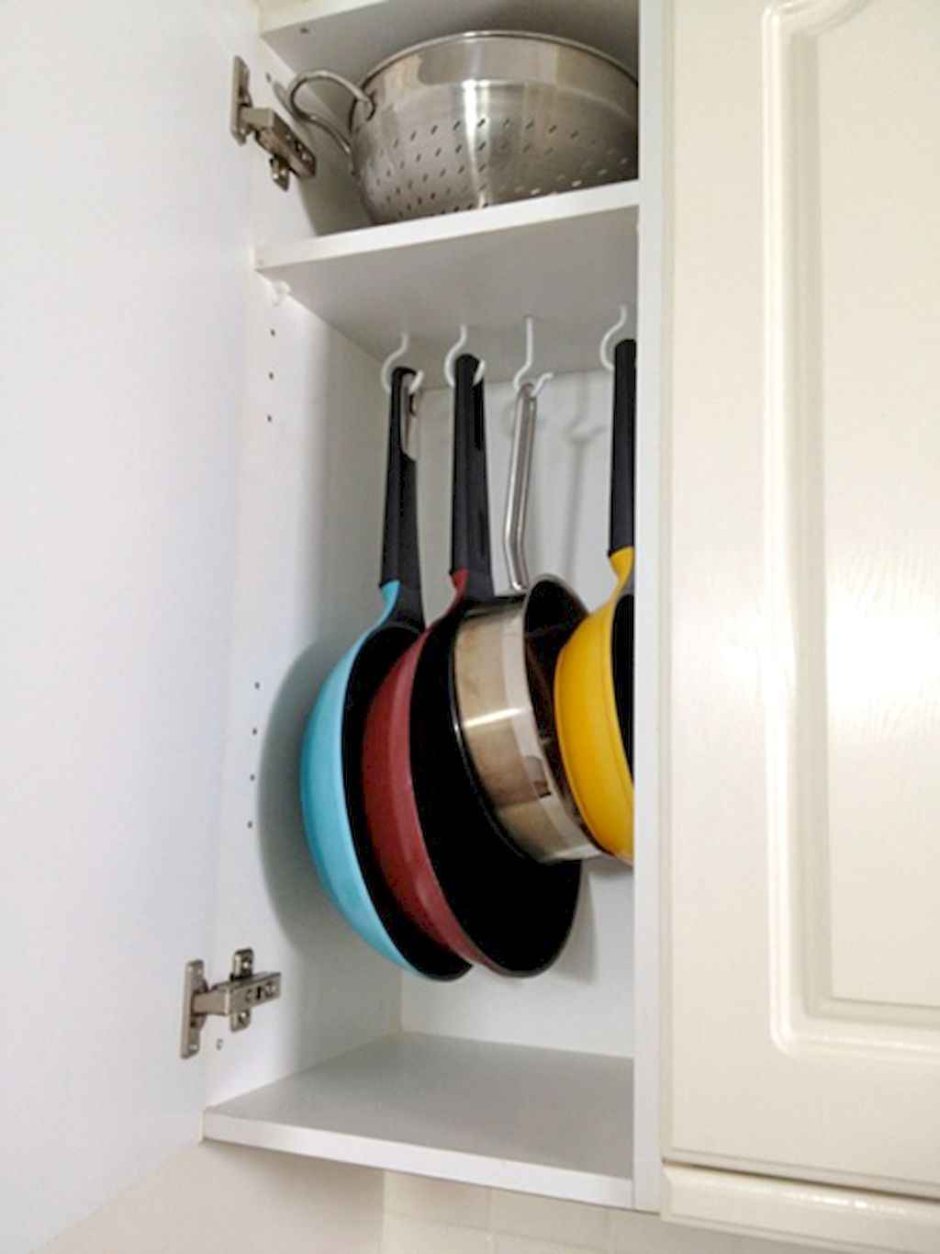 Удобный шкафчик для сковородок