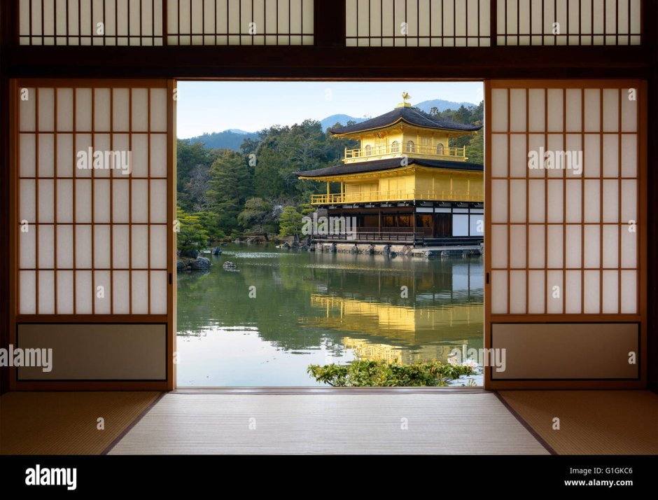 Двери японского храма