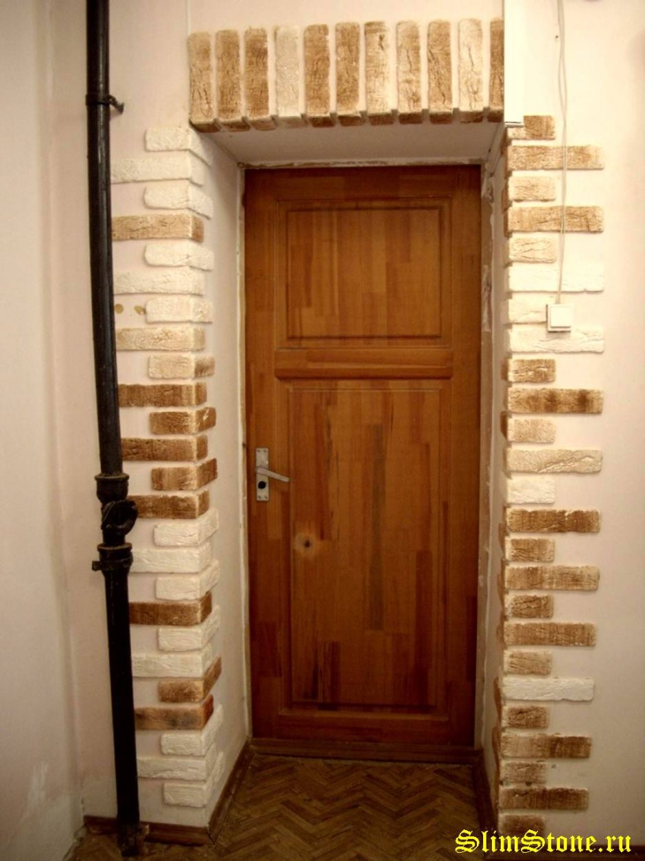 Декоративный камень для внутренней отделки двери