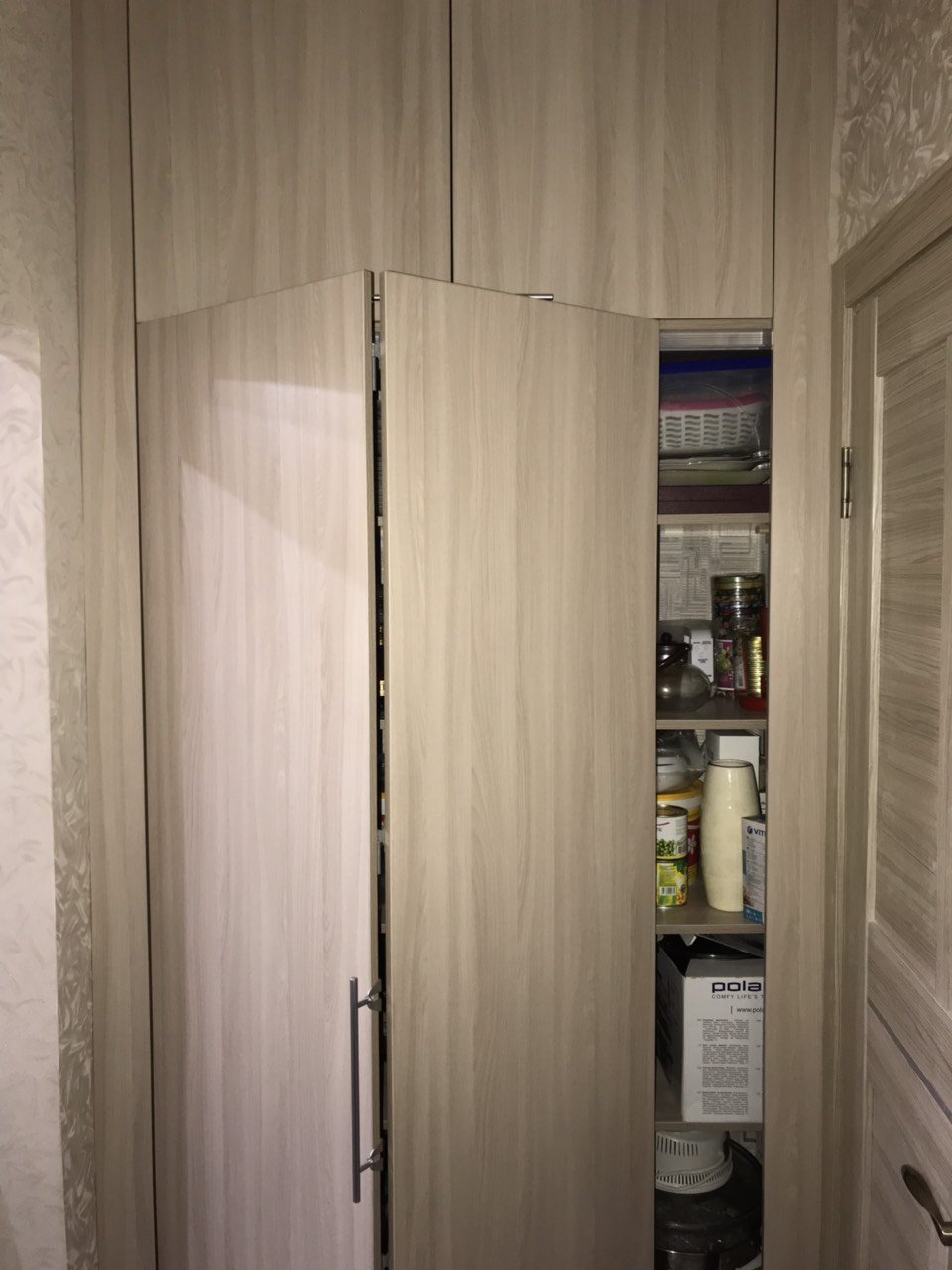 Дверь в кладовку в квартире