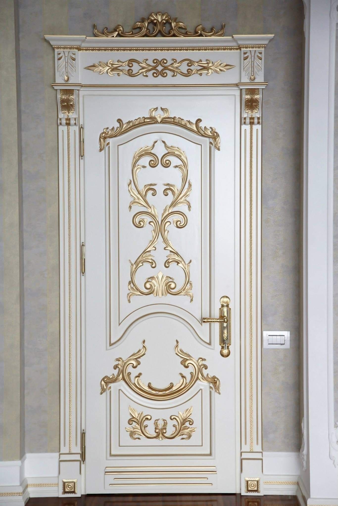 Царские двери. Дворцовые двери рококо. Двери стиле Барокко Чеченская Республика. Двери в стиле Барокко и рококо. Межкомнатные двери в стиле рококо.