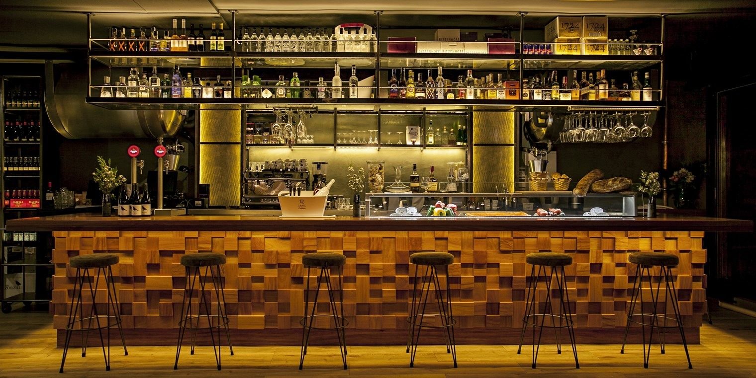 барная стойка в кафе дизайн интерьера