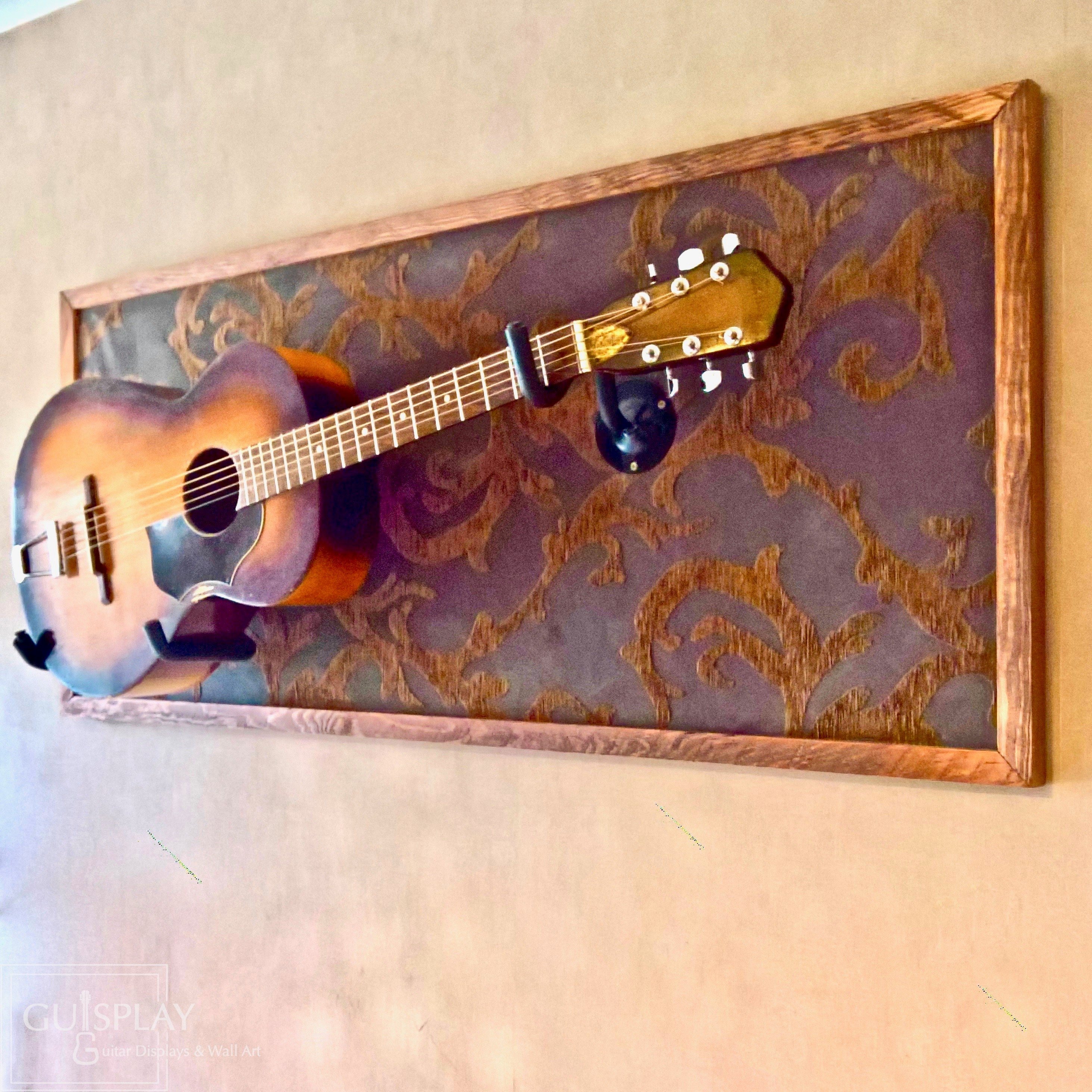 Повесить гитару на стену