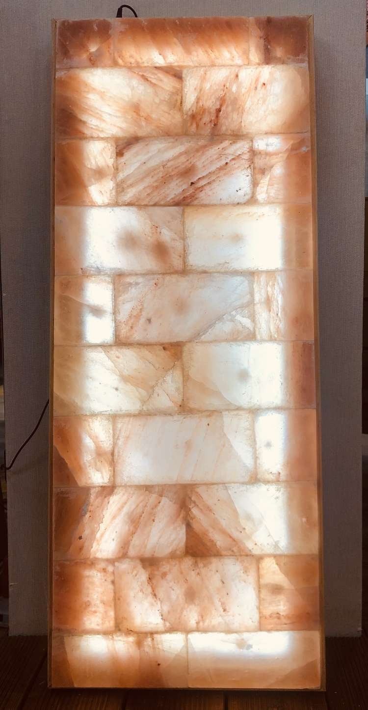 Панно из плитки гималайской соли с подсветкой, 400х1000 мм