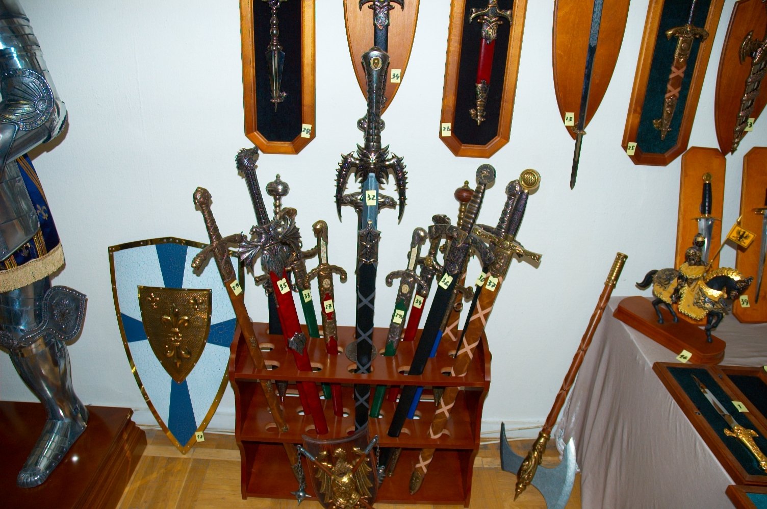 Коллекция старинного оружия
