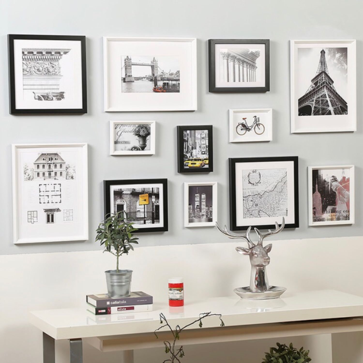 Как развешать фотографии на стене с рамками