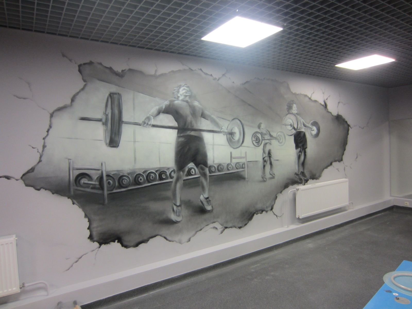 Роспись стен в тренажерном зале