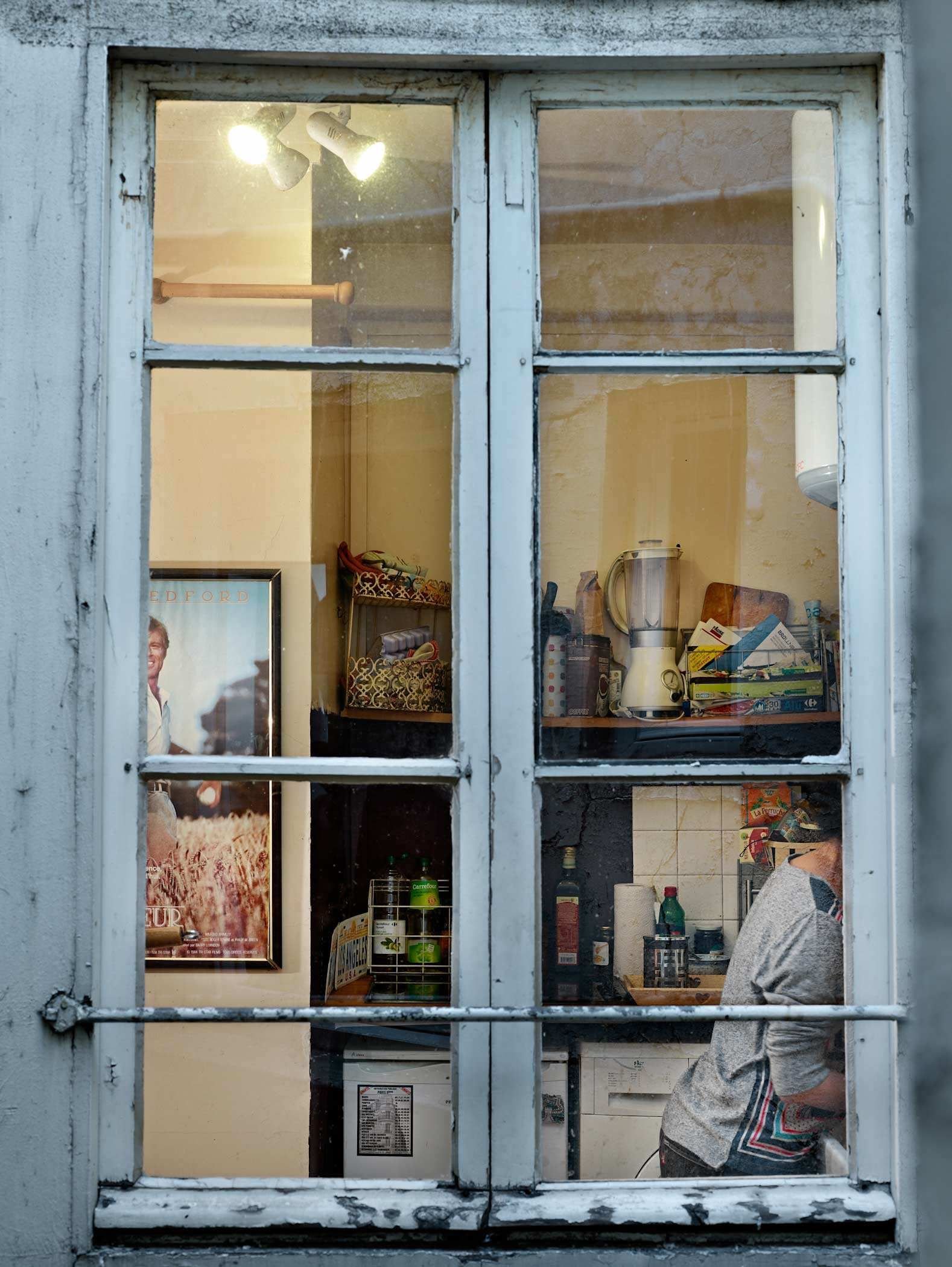 Бывшая живет в соседнем доме. Гейл Халабан. Фотограф Gail Albert Halaban. Париж напротив. Гейл Алберт-Халабан, «из моего окна». Окно с улицы.