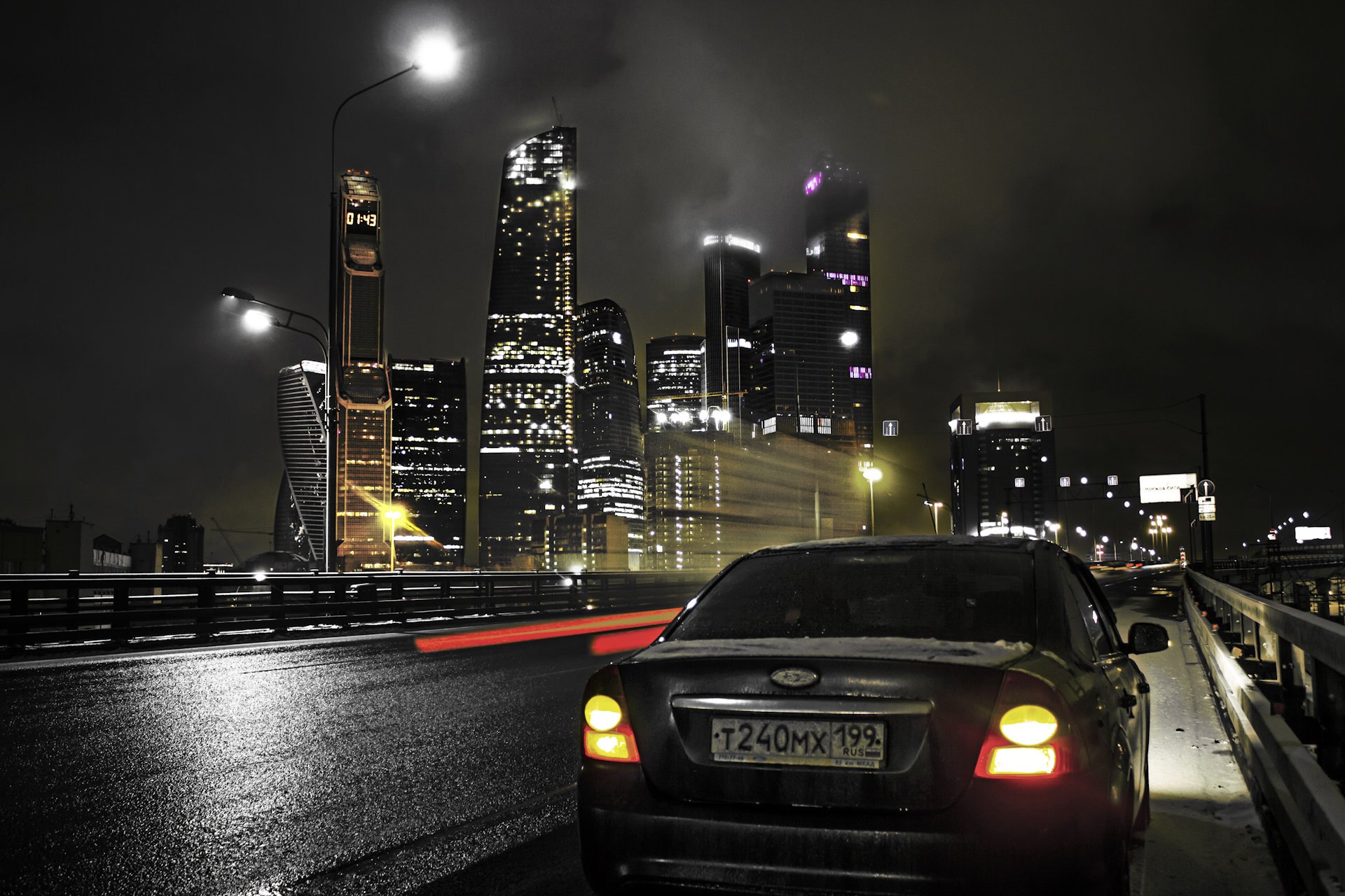 Город машин отзывы. Москва Автострада Москва Сити. Машина ночью. Ночной город машина. Ночной город из машины.
