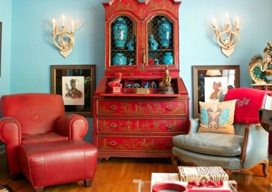 Красная мебель в старинном стиле
