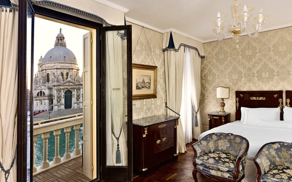 Интерьер в венецианском стиле шторы