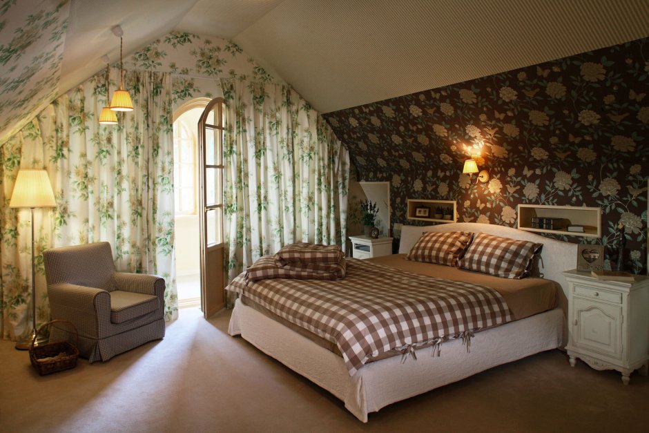 Спальня на мансарде в английском стиле