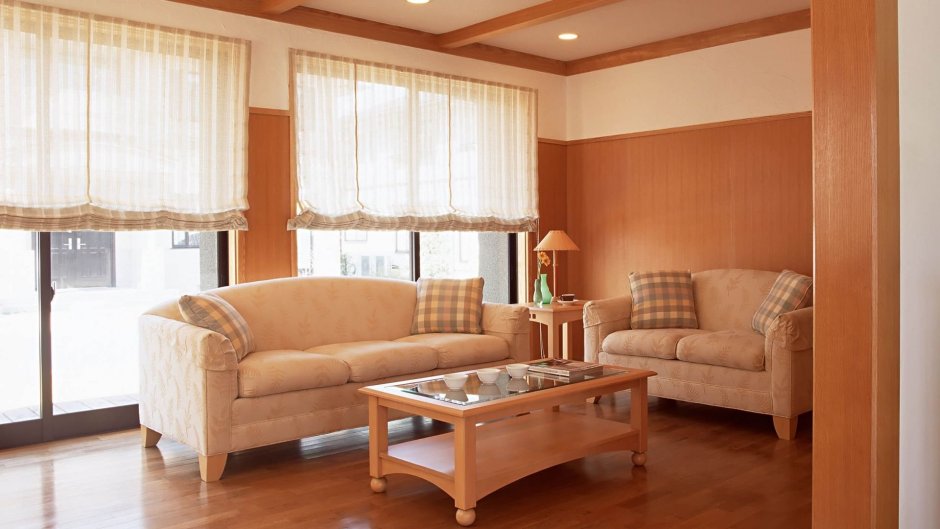 Подобрать шторы под персиковые обои в гостиной фото интерьеры