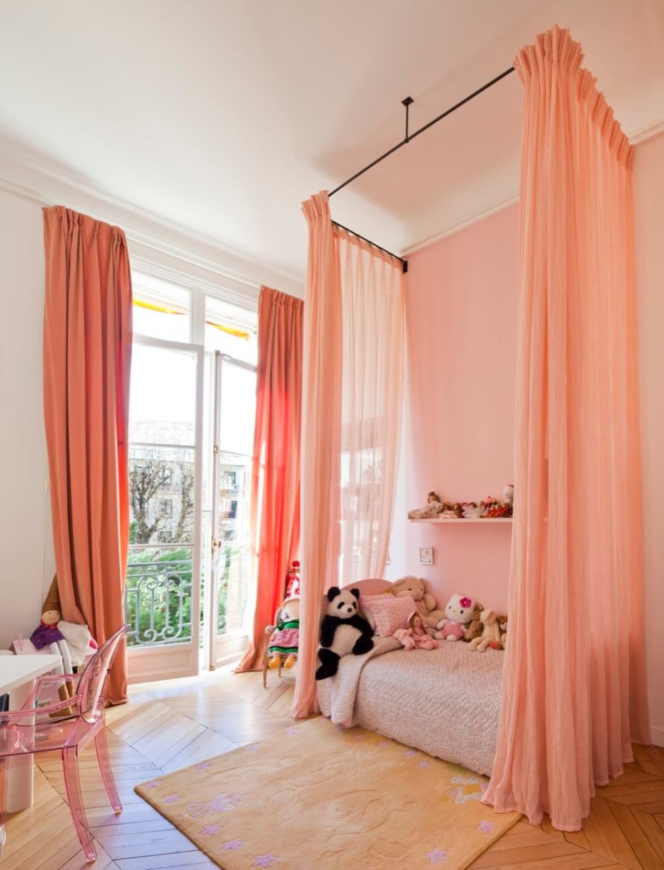 Персиковые шторы в спальню