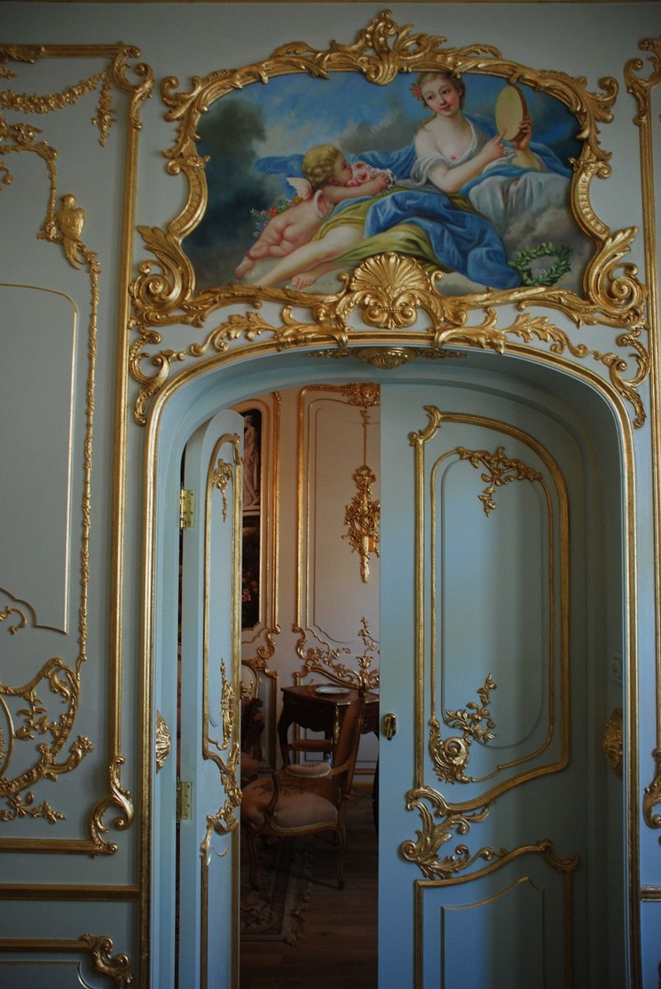 Двери в дворцовом стиле
