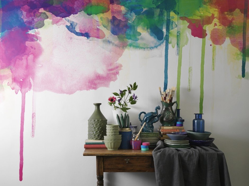 Цветы на стене в интерьере красками