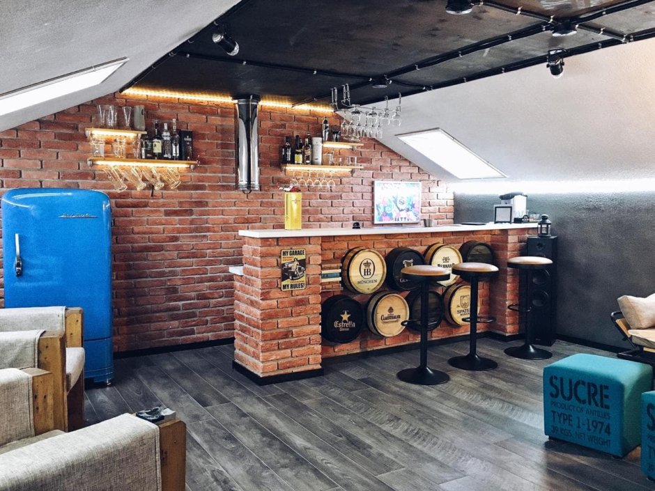 Комната в гаражном стиле