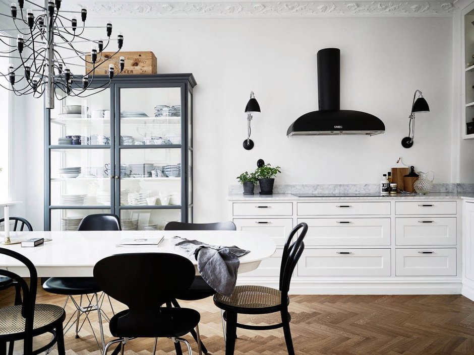 Черно белая кухня в скандинавском стиле