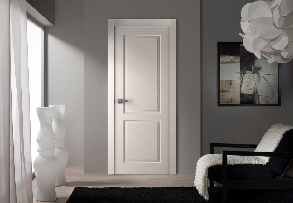 Белые двустворчатые двери в интерьере квартиры