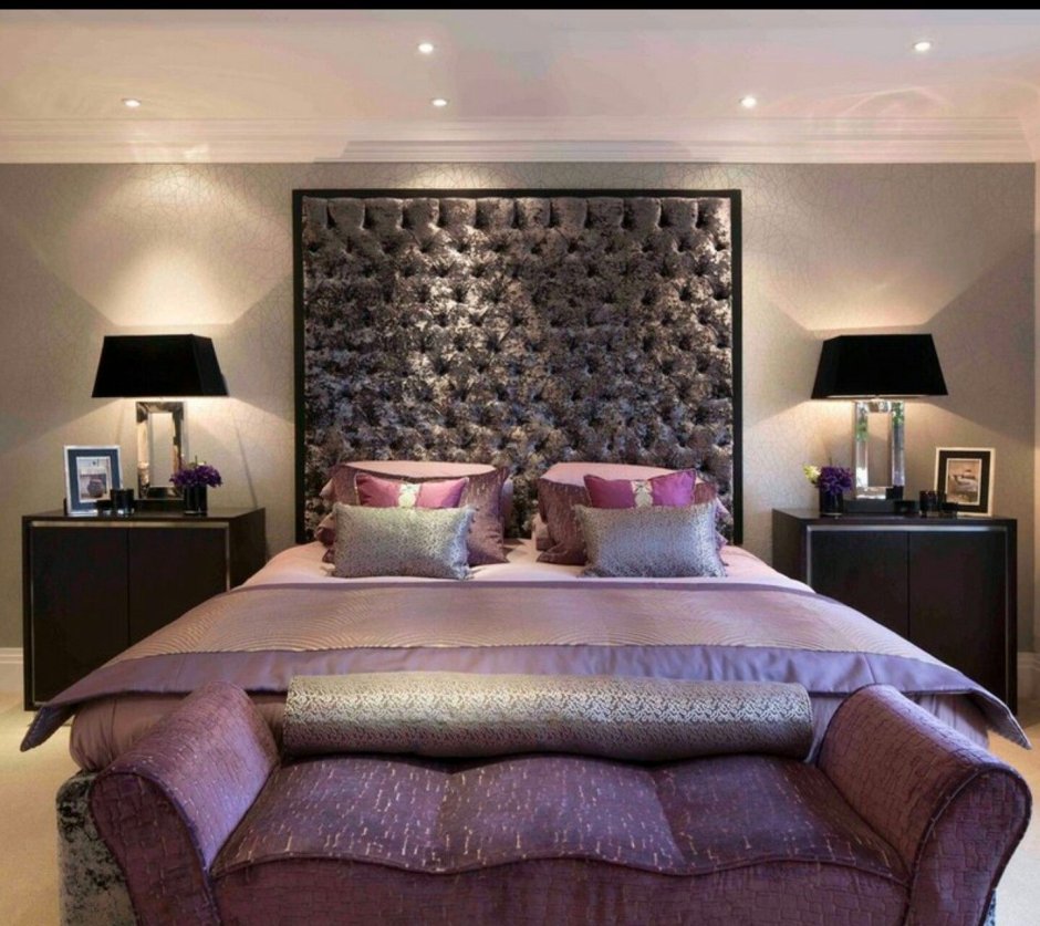 Спальня в коричнево фиолетовых тонах