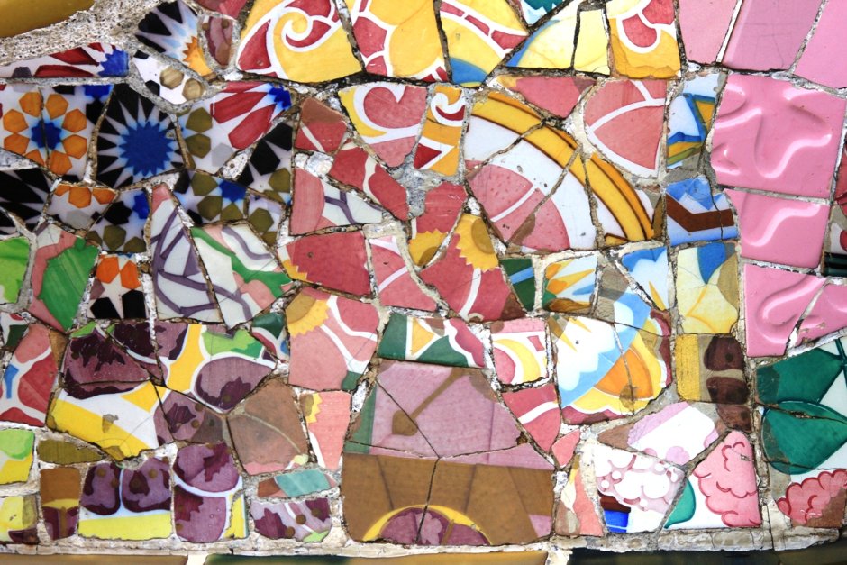 Гауди Барселона мозаика из битой