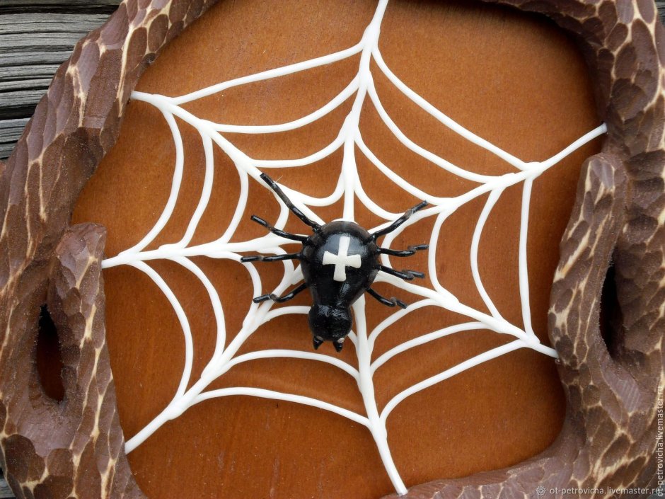 Декор паук на паутине
