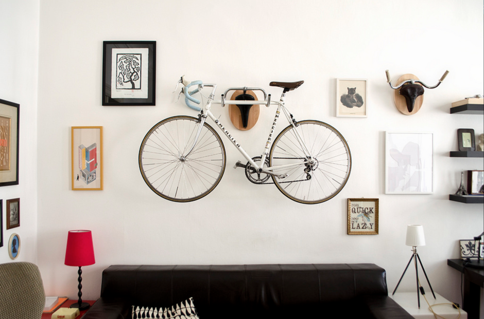 Велосипед на стене в интерьере (28 фото)