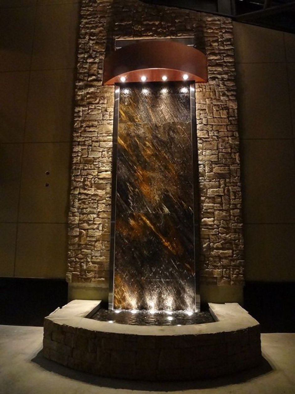 Пристенный фонтан в современном стиле