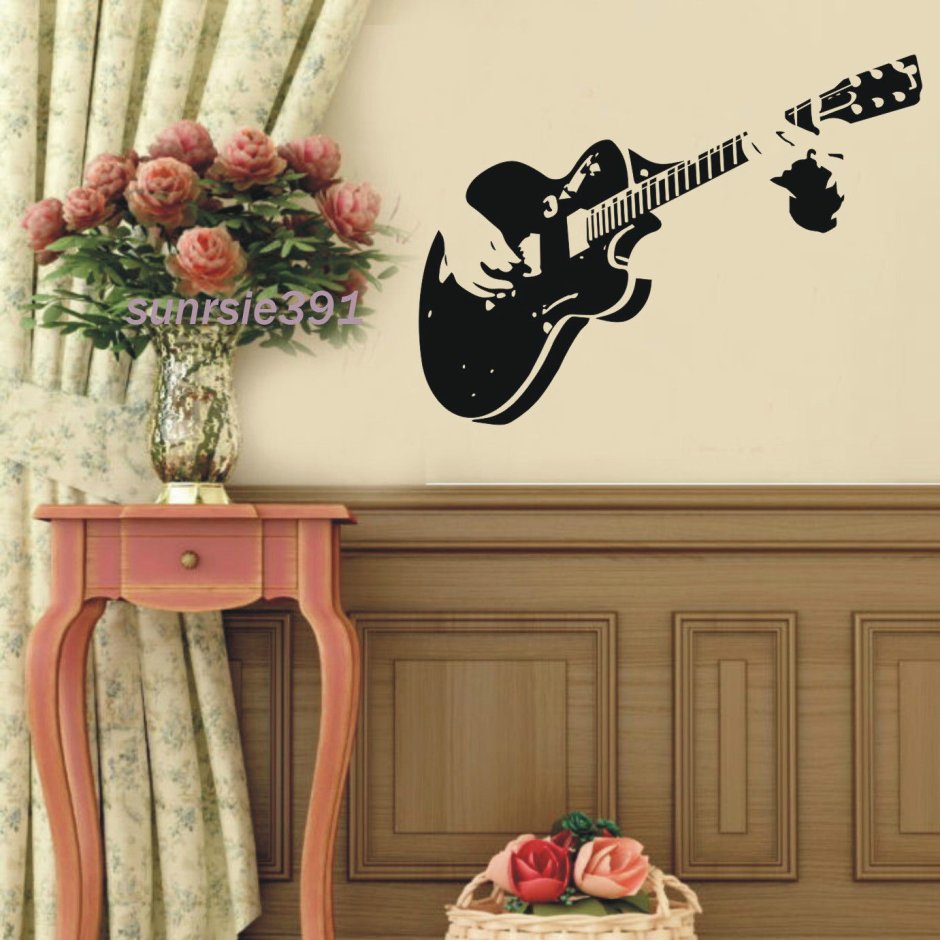 Гитара на стене